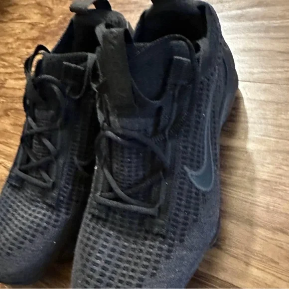 Black nike - Picture 3 of 3